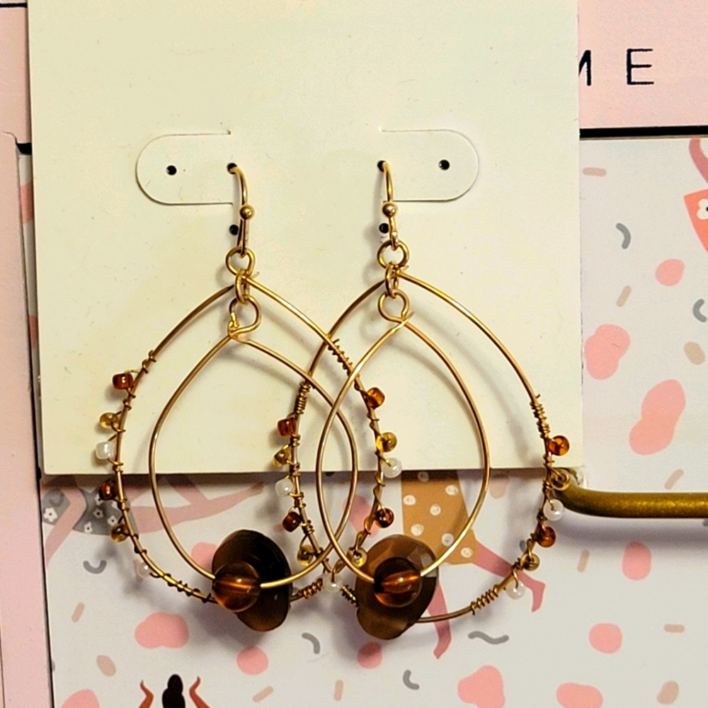 Gold earring with brown bead